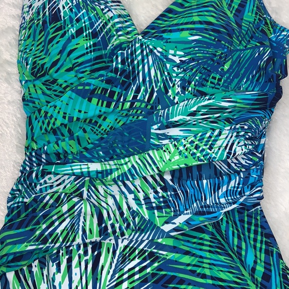 NWOT L.L. Bean Slimming One Piece Swimsuit Size 8 - Picture 5 of 10